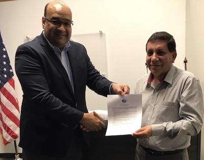 Alvaro Alpízar, President of the Board of WBO and Ricardo Sanabria, President of the Board of Directors of BASC Colombia, during the signing of the agreement that formalizes the realization of the World BASC Congress in Colombia.