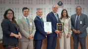 De izquierda a derecha: Patricia Masella, presidenta AMECOMEX; Oscar Sánchez, presidente Junta Directiva WBO; Erik Moncayo, presidente internacional WBO; Alfonso Rojas, representante de ASAPRA/CARGODEC;  Suzanne Lemaitre, directora ejecutiva WBO; y Nelson Brens, presidente ASAPRA. 