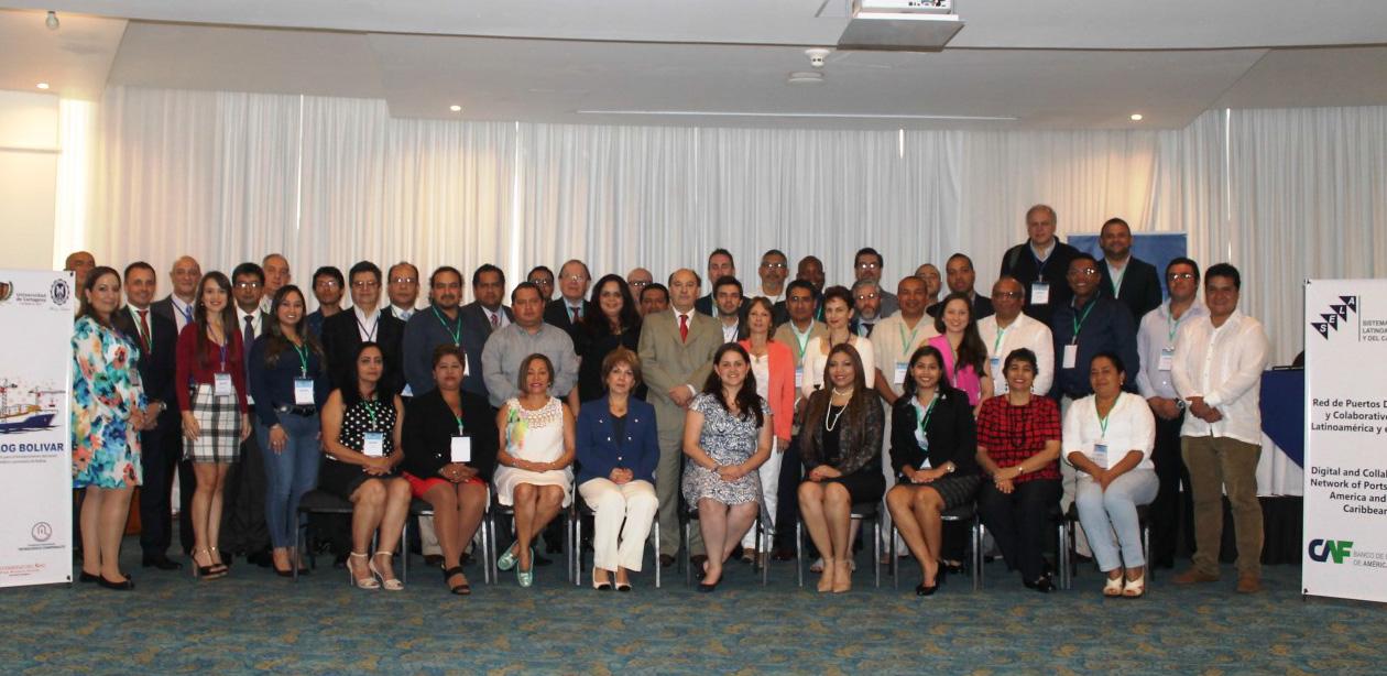 Grupo de asistentes al II Encuentro Regional Latinoamericano  y  Caribeño  de      Comunidades  Logísticas  Portuarias  en  la  ciudad  de  Cartagena  de  Indias, Colombia.
