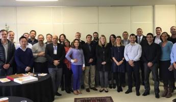 Grupo de oficiales validadores del Operador Económico Autorizado, junto a la Sra. Catherine Gibson y el Sr. Marcelo Martinez, miembros de CICTE-OEA y la Sra. Claudia Regina Leāo do Nascimiento, Delegada de la Receita Federal Brasilera. Representando a BASC, el Sr. Jorge Wellmann, director ejecutivo BASC Guatemala y el Sr. Carlos Reyes Lazo, director de operaciones BASC Perú.